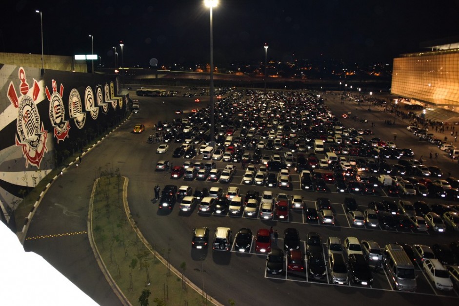 Estacionamento do setor Oeste da Arena comporta 2.700 veculos