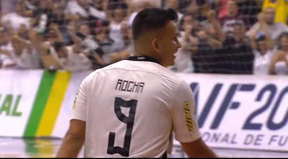 Rocha fez o terceiro gol do Corinthians