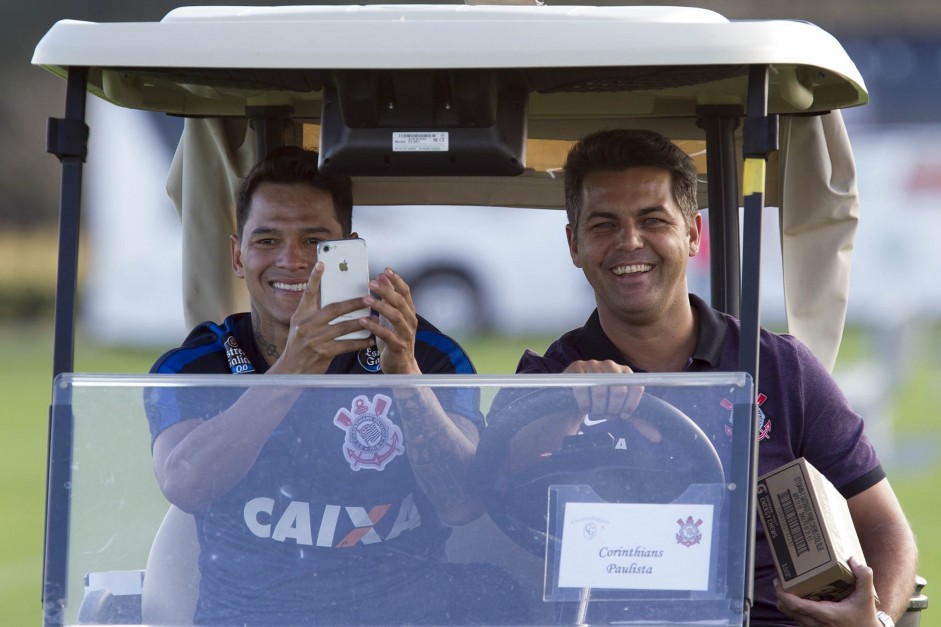 'Risadinha', Giovanni registra momentos da pré-temporada em Orlando