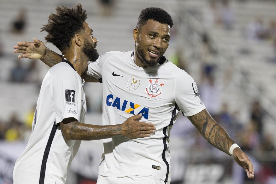 Cristian e Kazim comemorando o gol contra o Vasco pela semifinal da Flórida Cup