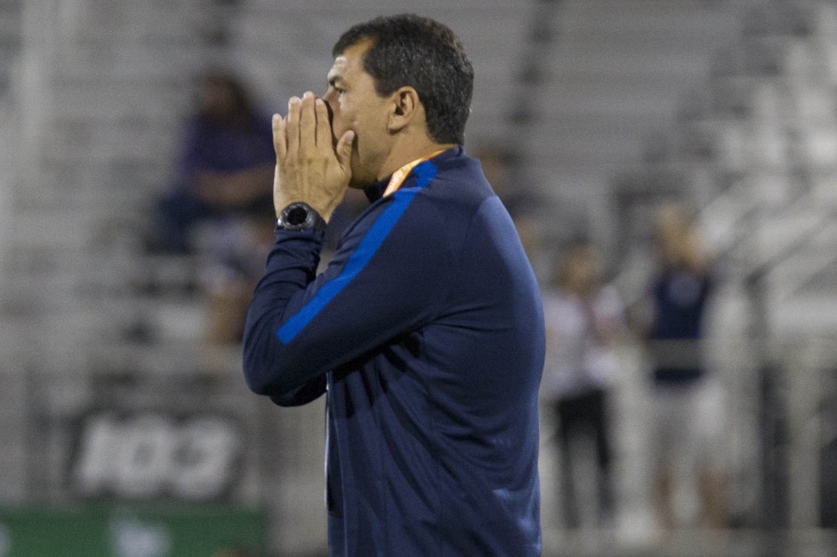 Fábio Carille gritando instruções contra o Vasco da Gama pela semifinal da Flórida Cup