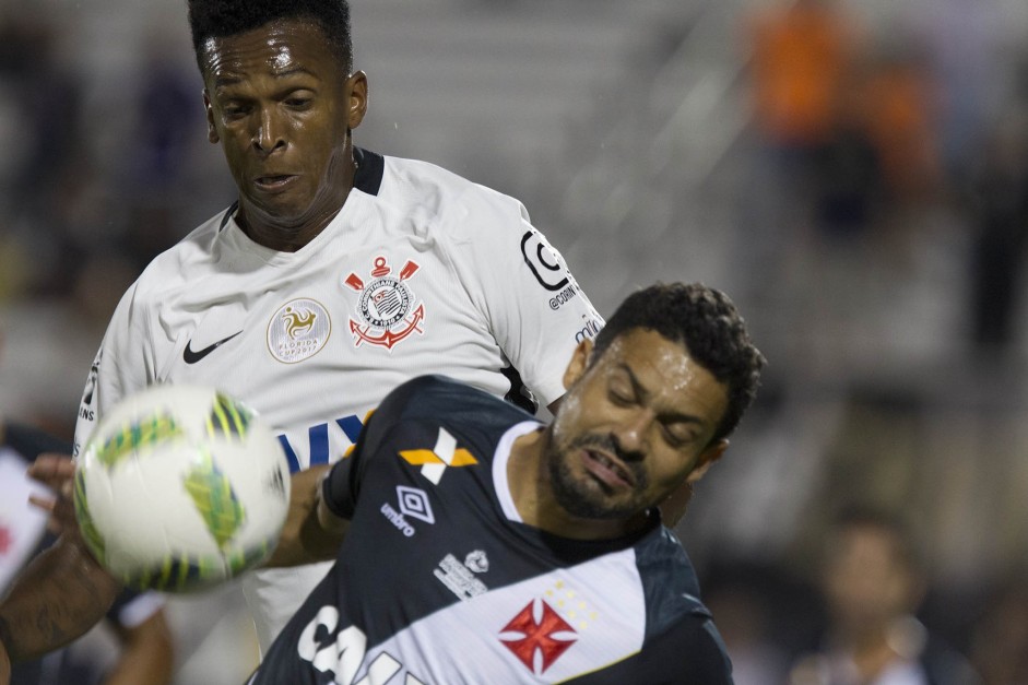 Jô em dividida com jogador do Vasco pela semifinal da Florida Cup