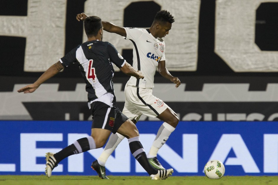 J preparando o chute em jogo contra o Vasco pela semifinal da Florida Cup