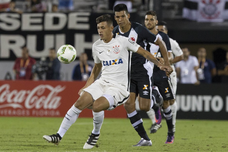 Marciel em jogada contra o Vasco pela semifinal da Flórida Cup