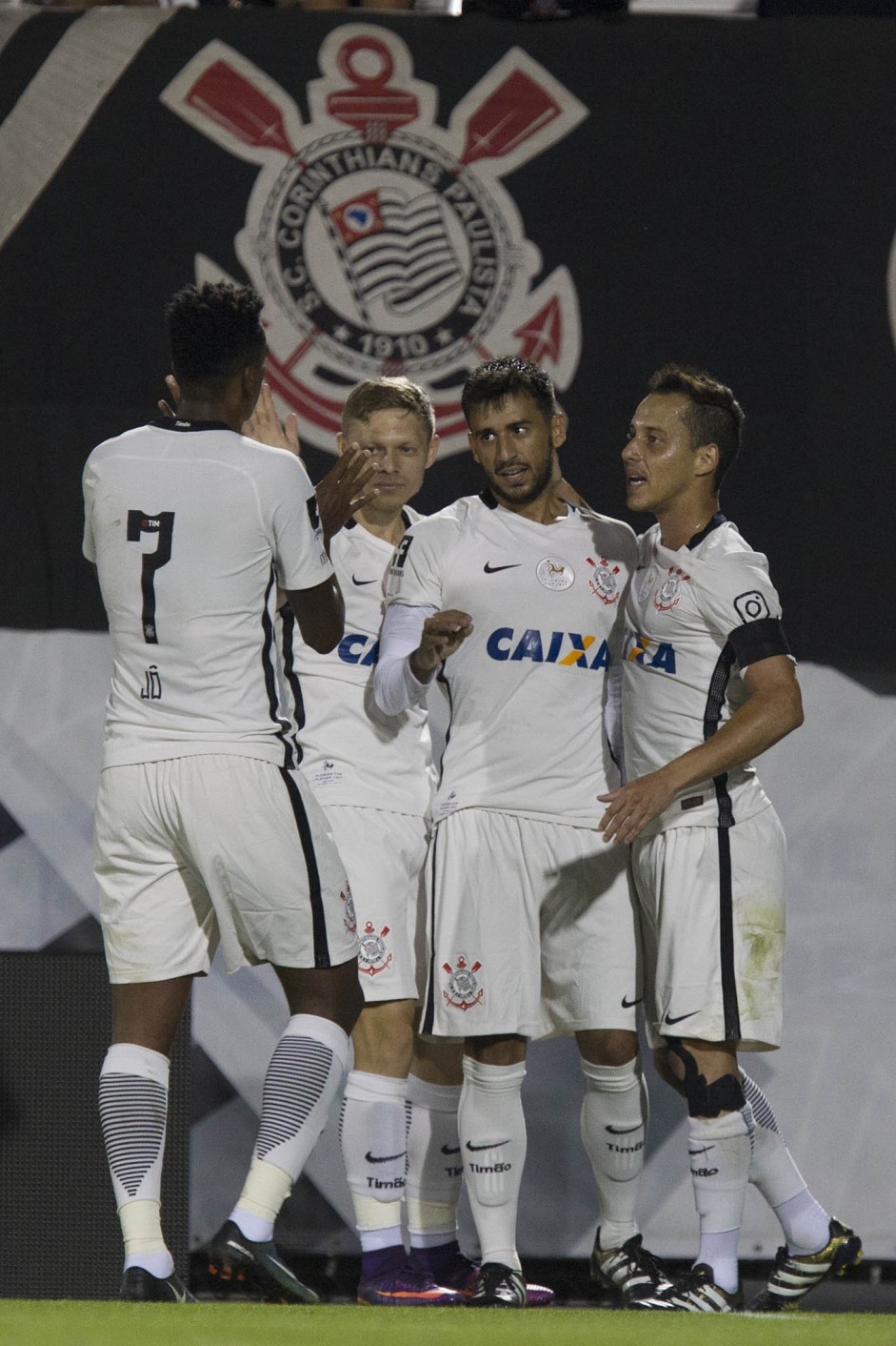 Marlone, Rodriguinho, Jô e Camacho comemorando gol contra o Vasco na semifinal da Florida Cup