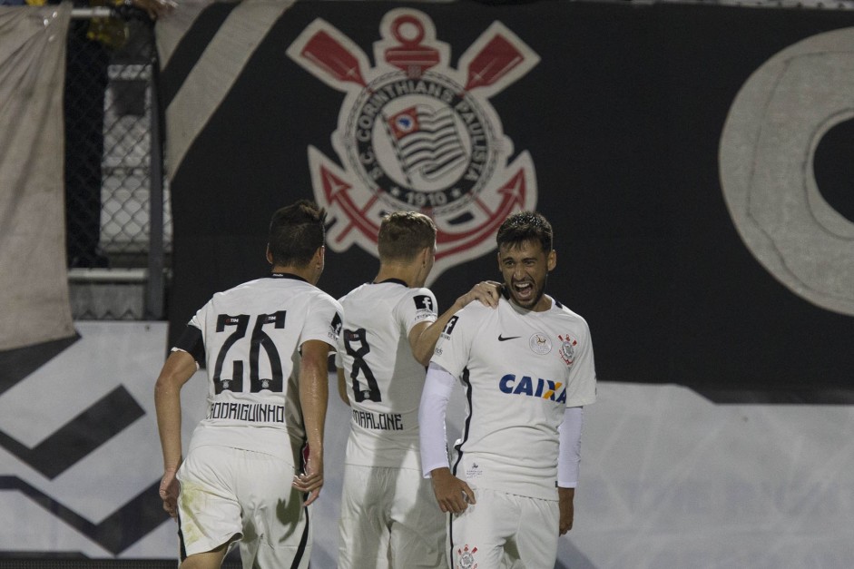 Rodriguino, Marlone em Camacho comemorando gol contra o Vasco pela semifinal da Flórida Cup