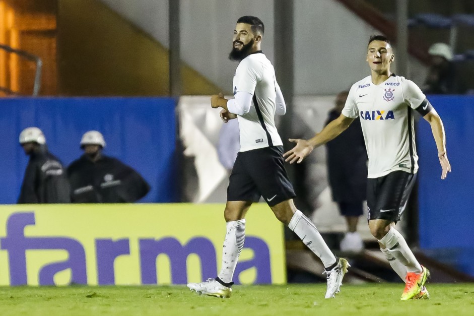 Del'Amore e Mantuan comemorando gol contra o Flamengo pelas quartas de finais da Copinha