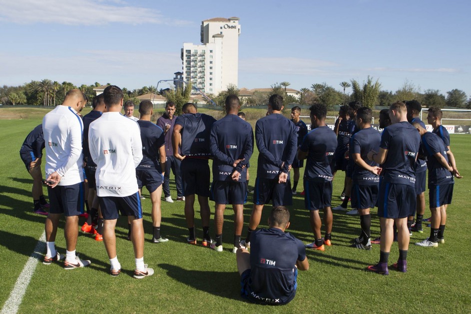 Elenco reunido durante treino da tarde pela Florida Cup 2017