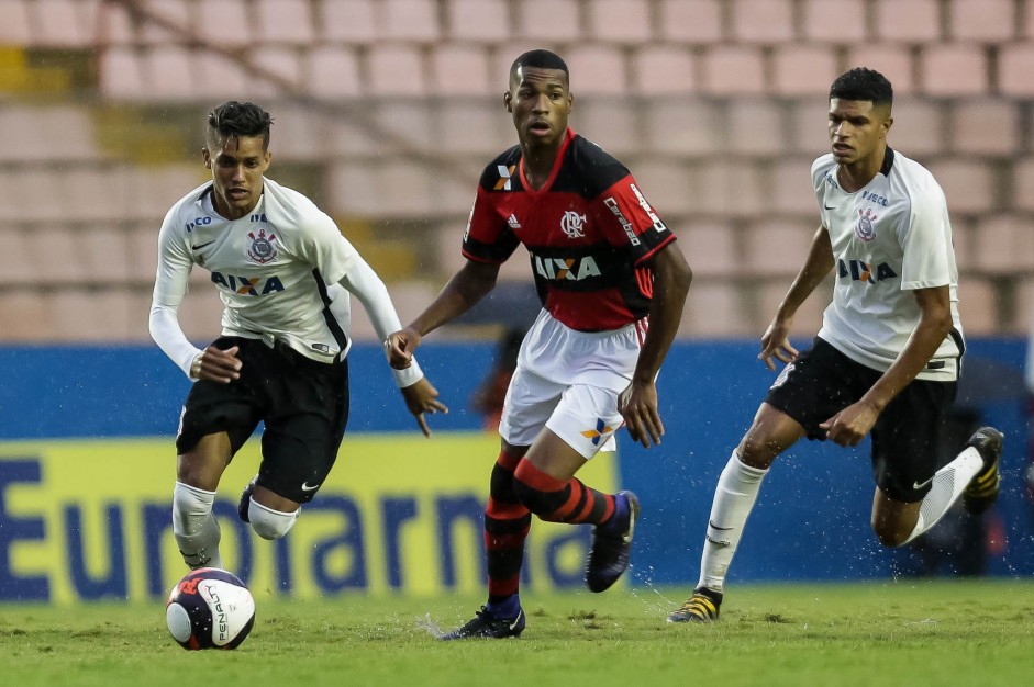 Pedrinho e Luisinho conta o Flamengo pelas quartas de finais da Copinha 2017