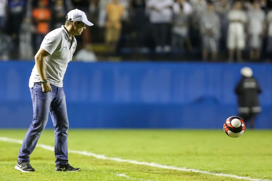 Técnico Osmar Loss em jogo contra o Flamengo pelas quartas de finais da Copinha 2017
