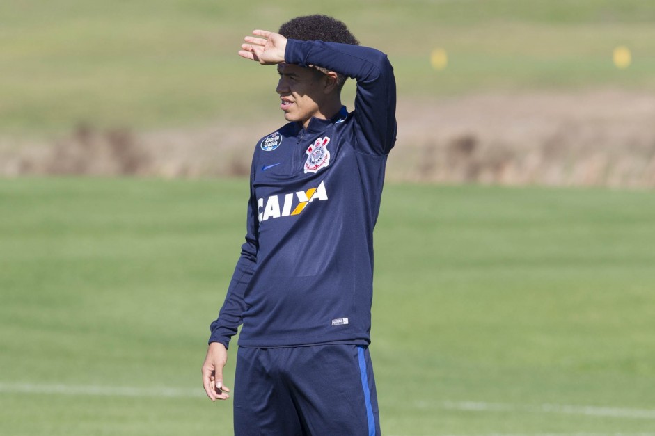 Marquinhos Gabriel se escondendo do sol durante o treino da tarde da Flórida Cup