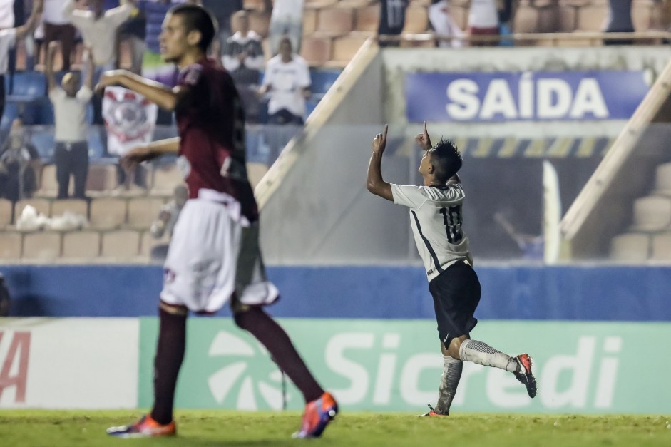 Fabrcio Oya em comemorao ao gol contra a Juventus pela semifinal da Copinha 2017