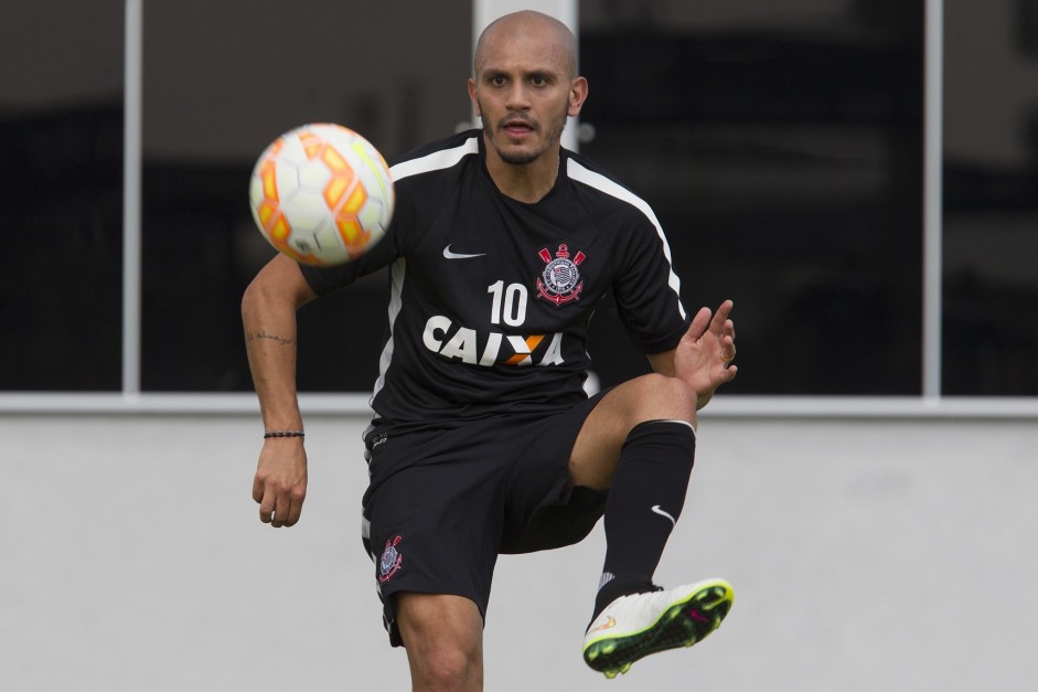 Fbio Santos vestiu as cores do Corinthians entre 2011 e 2015