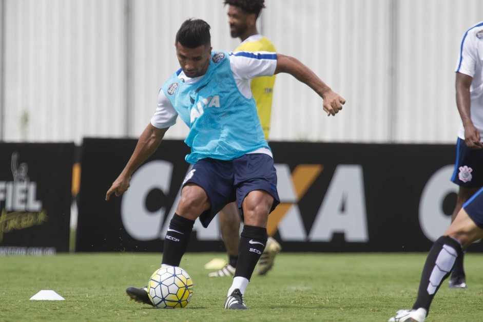 Guilherme marcou o nico gol da vitria do Corinthians sobre o Atibaia