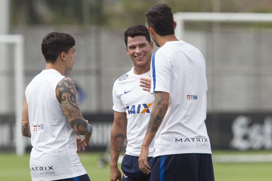 Fagner, Pedro Henrique e Govanni Augusto no treino do Corinthians no CT Joaquim Grava