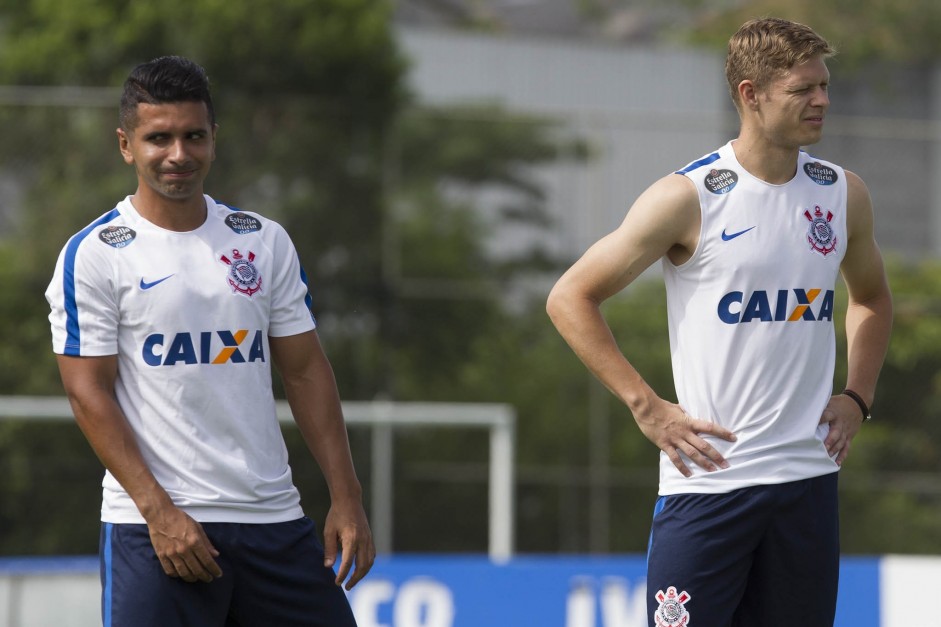 Guilherme e Marlone no treino do Corinthians no CT Joaquim Grava