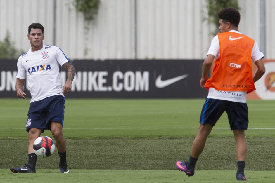 Marquinhos Gabriel e Giovanni Augusto no treino do Corinthians no CT Joaquim Grava