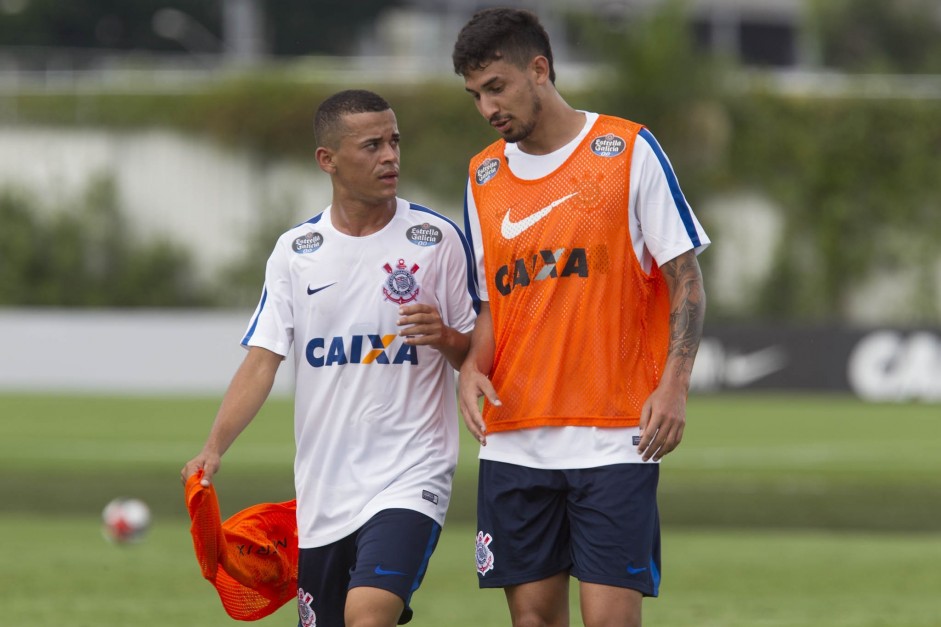 Luidy e Pedro Henrique no treino do Corinthians no CT Joaquim Grava