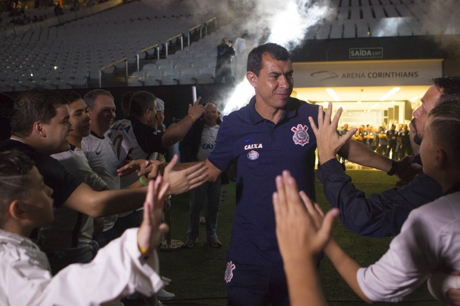 Em 2017, a torcida que foi a campo para receber elenco e comisso do Corinthians