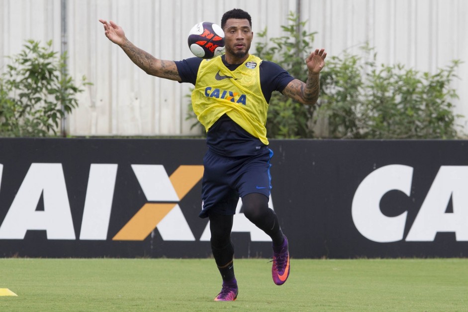 Kazim est liberado para voltar a jogar pelo Corinthians