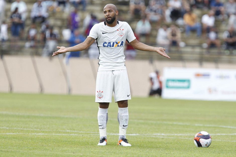 Fellipe Bastos em ação contra o São Bento na estreia do campeonato paulista