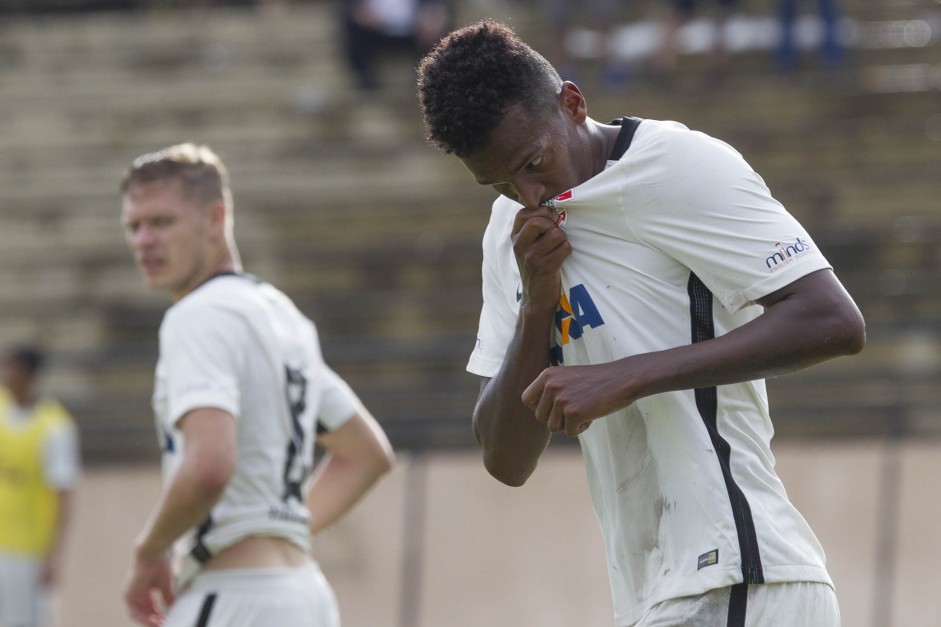 J comemora gol contra o So Bento na estreia do campeonato paulista