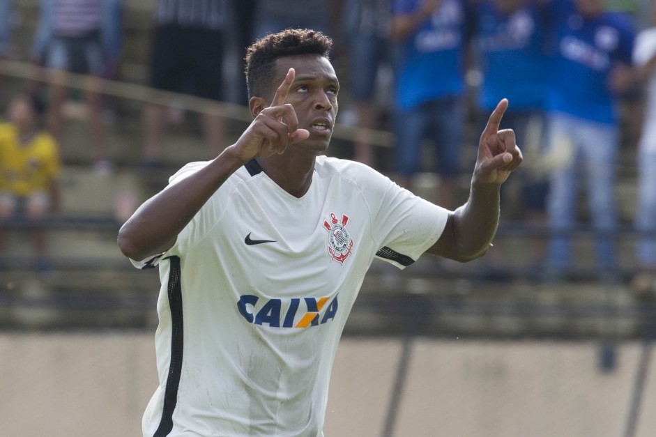 Jô comemora gol contra o São Bento na estreia do campeonato paulista