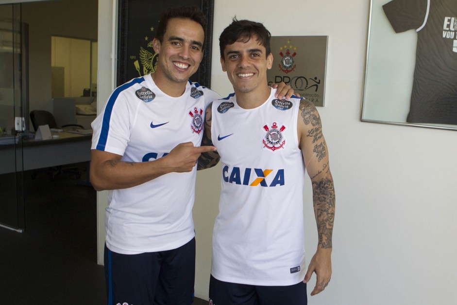Jadson e Fagner no seu retorno ao Corinthians em 2017