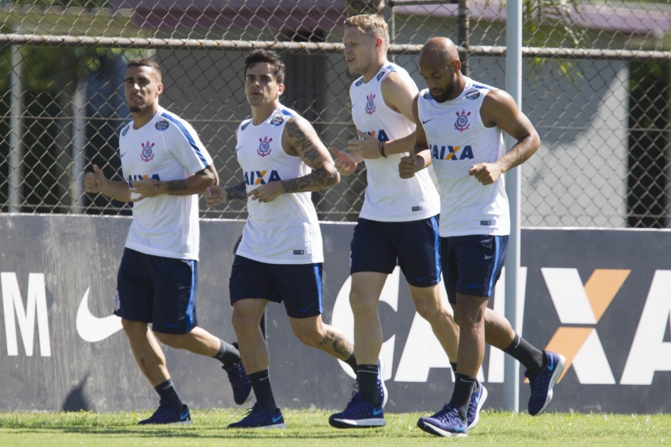 Gabriel, Felipe Bastos, Fagner e Marlone durante o jogo treino contra o Atibaia