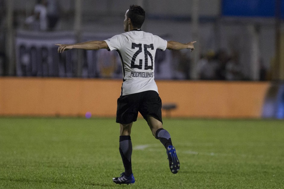Rodriguinho marcou o gol do Corinthians na primeira fase
