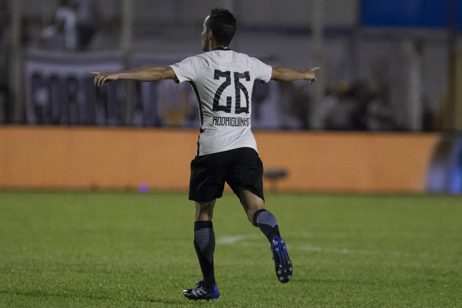 Rodriguinho comemora gol contra a Caldense na estreia da Copa do Brasil