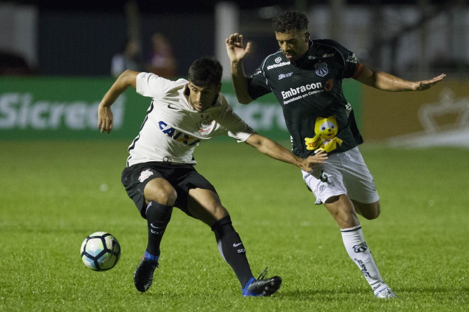 Camacho em jogada contra a Caldense na estreia da Copa do Brasil