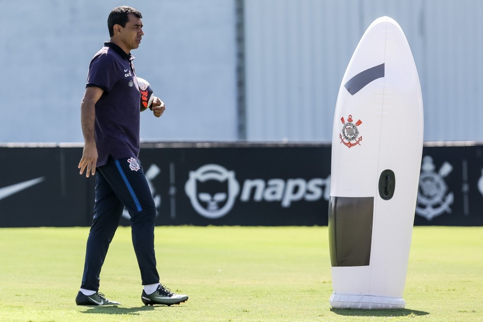 Fábio Carille preparando o time para duelo contra o Audax em treino no CT