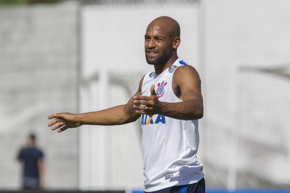 Fellipe Bastos promete se adaptar logo ao futebol brasileiro