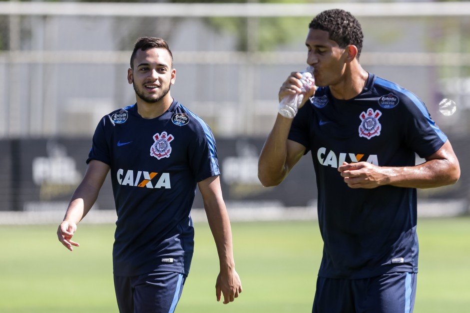 Maycon e Pablo durante treino no CT Joaquim Grava