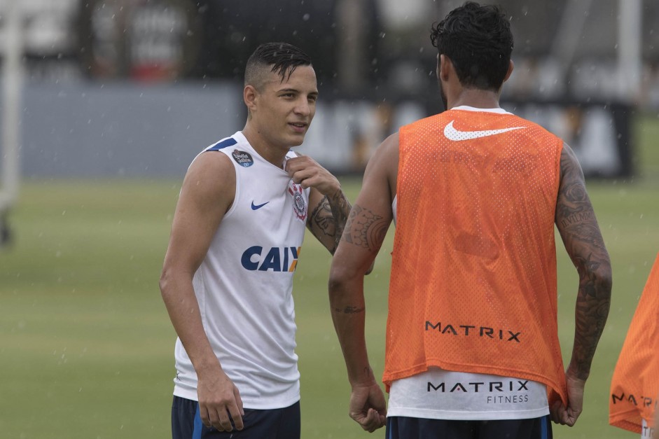 Guilherme Arana em ao no no treino do Corinthians no CT Joaquim Grava