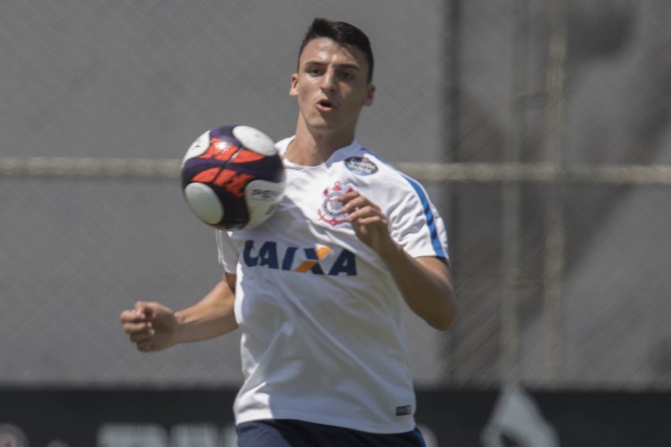 Recém promovido, Mantuan participa de atividade no CT
