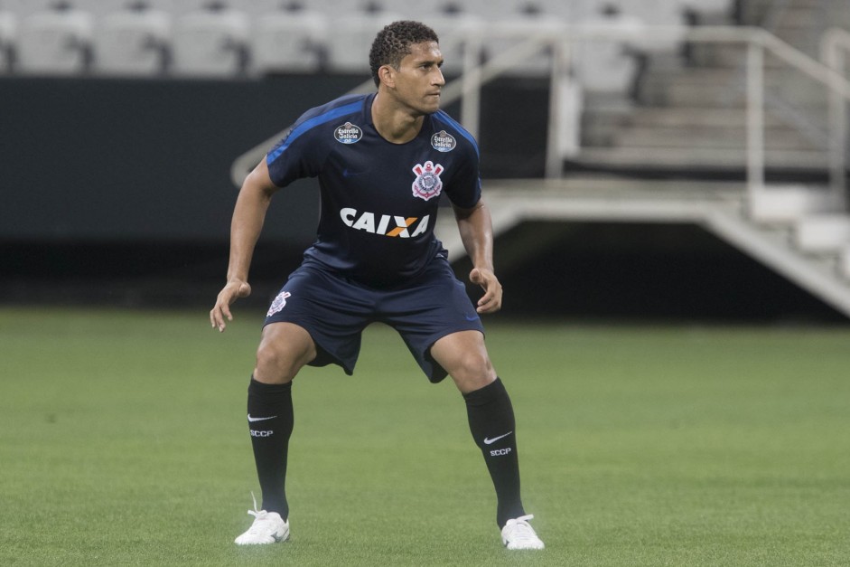 Zagueiro Pablo durante treino aberto na Arena antes do Drbi