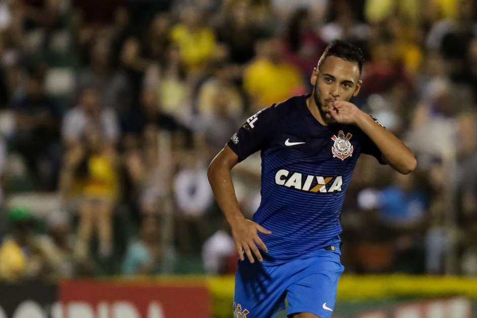 Maycon comemora o segundo gol do Corinthians contra o Mirassol