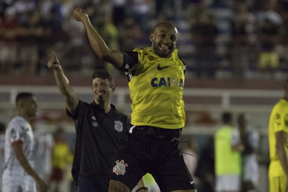 Fellipe Bastos feliz com a classificao do Corinthians contra o Brusque