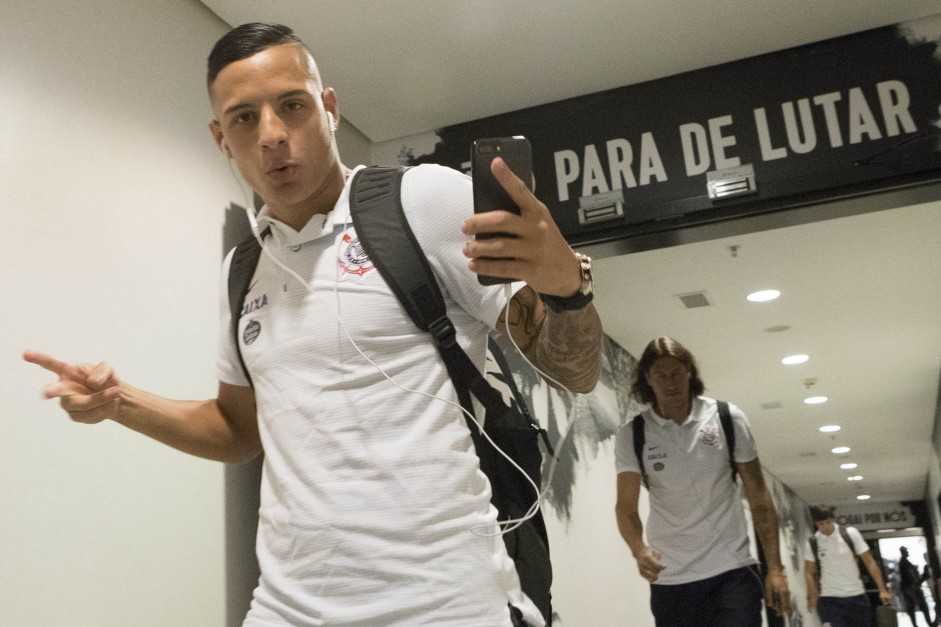 Arana chegando à Arena para duelo contra o Santos, válido pelo Paulistão