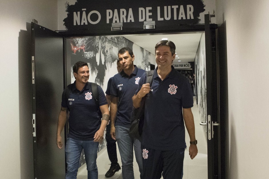 Comissão técnica chegando na Arena para duelo contra o Santos, pelo Paulistão