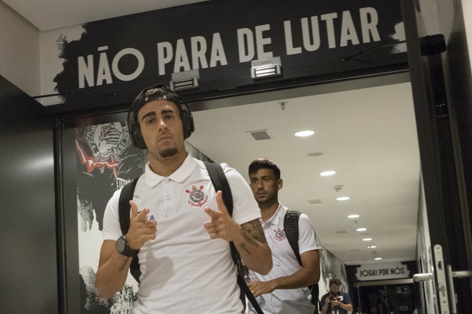 Gabriel chegando na Arena para jogo contra o Santos, pelo Campeonato Paulista