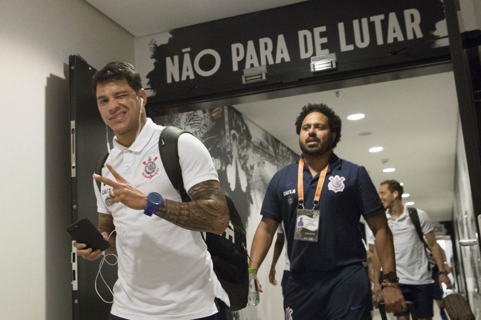 Giovanni Augusto chega na Arena para partida contra o Santos