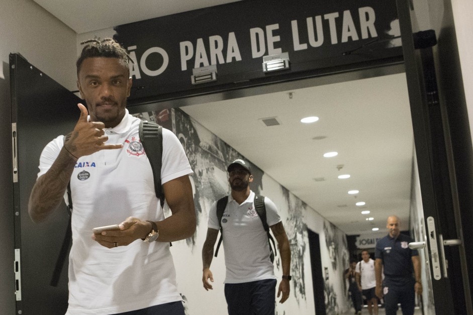 Paulo Roberto chegando na Arena para jogo contra o Santos