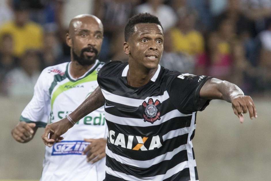Jô inciou a partida como titular diante do Luverdense