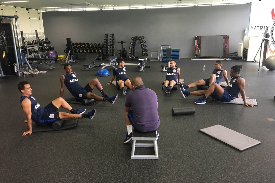 Jadson, Jô, Pedro Henrique, Maycon, Léo Príncipe e Paulo Roberto: todos na academia