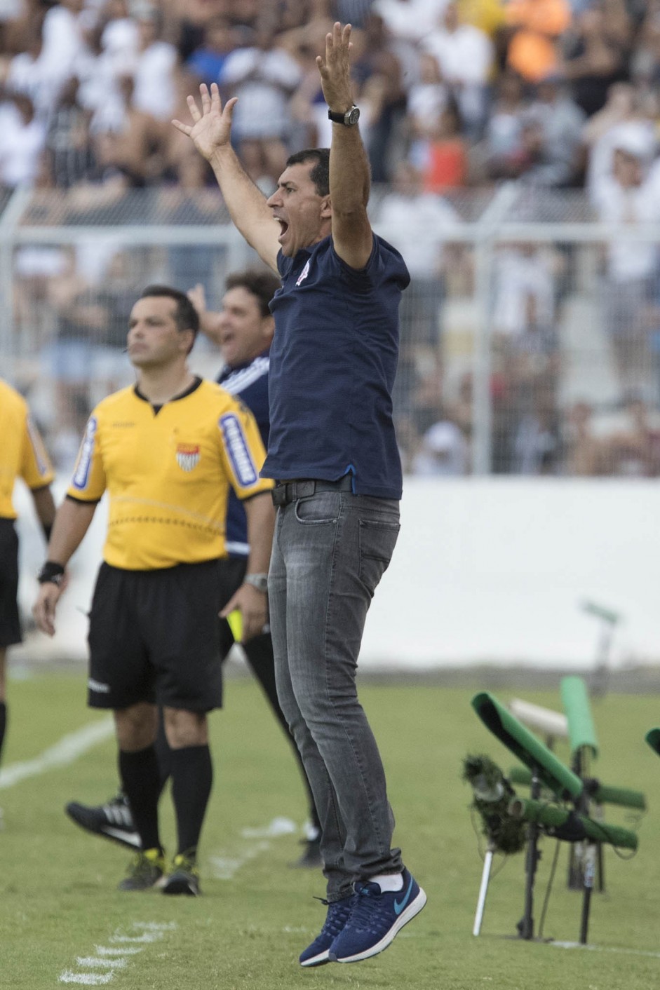 Carille reclama muito durante jogo contra a Ponte Preta, pelo Paulisto