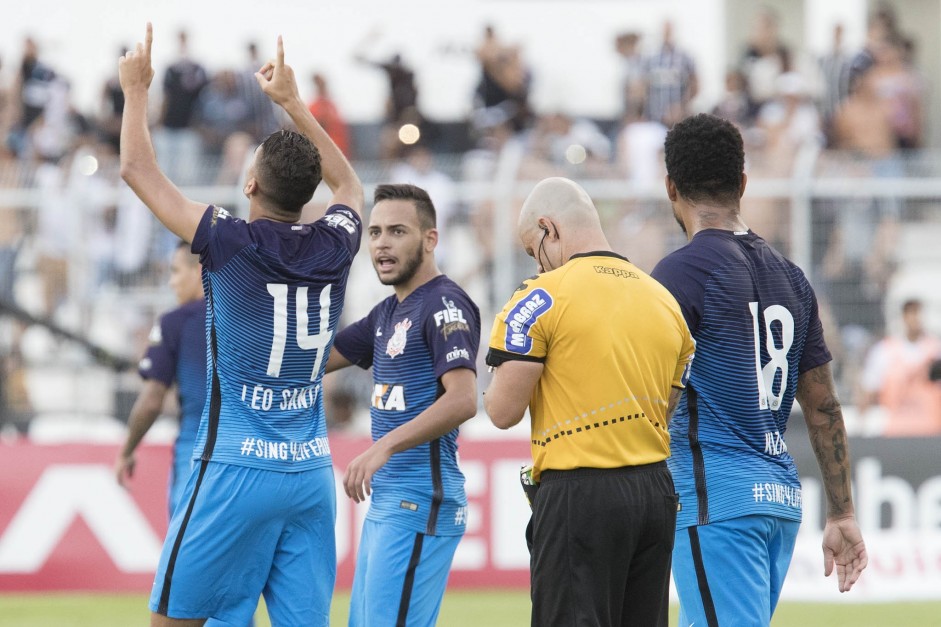 Diante da Ponte Preta, Léo Santos entrou para marcar seu primeiro gol pelo Corinthians
