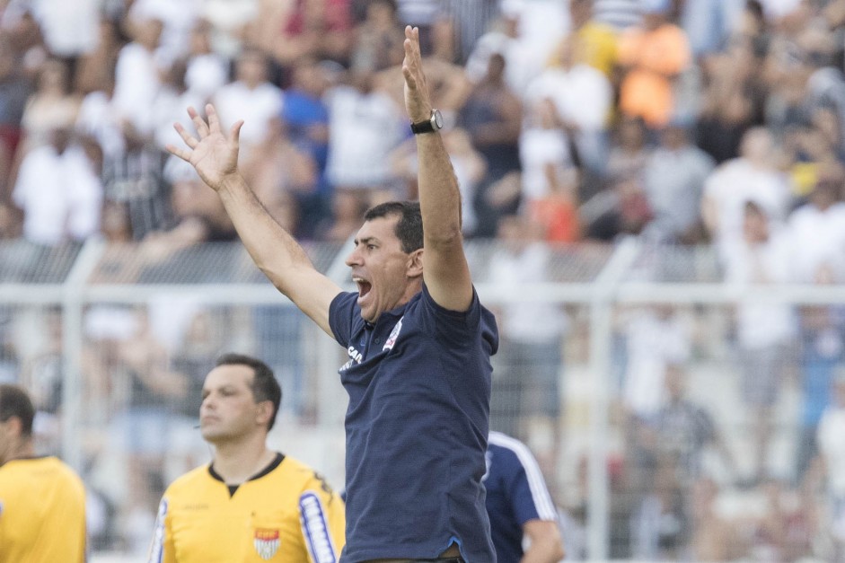 Fbio Carille reclamando durante jogo contra a Ponte Preta, no Moiss Lucarelli